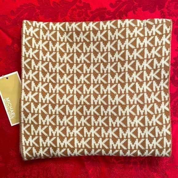 Brand New Michael Kors Hat & Scarf Set Camel Logo Knit w/ Gold Tone Accents - Picture 2 of 7